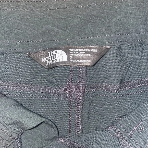The North Face Cargo Shorts - Picture 3 of 3